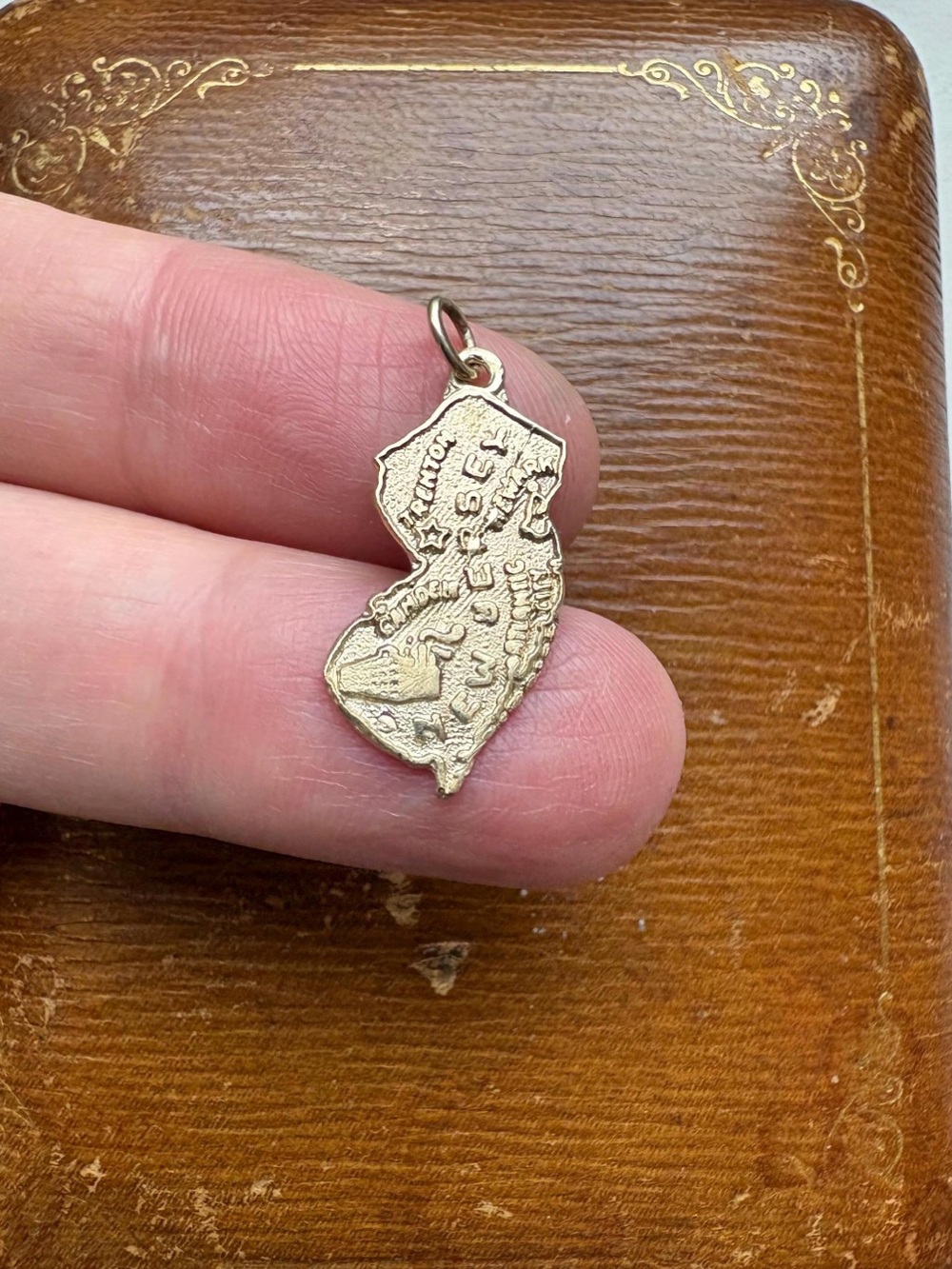 Vintage 14K 585 Yellow Gold New Jersey NJ State Pendant Charm - Picture 6 of 9